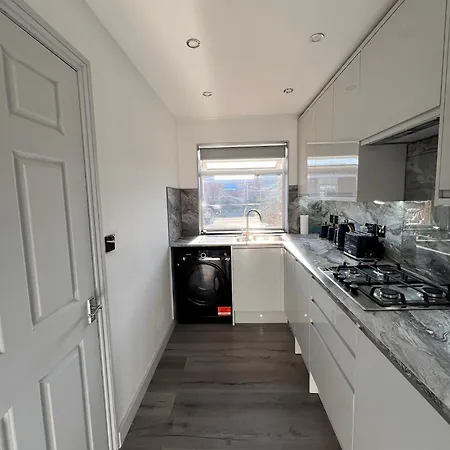 Luxxe House With Hot Tub And Pool Table Apartment Uxbridge