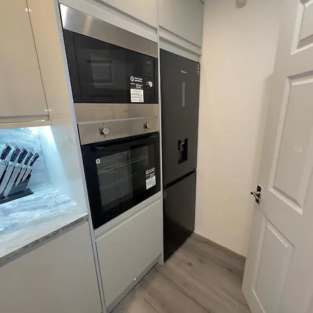 Apartment Luxxe House With Hot Tub And Pool Table Uxbridge