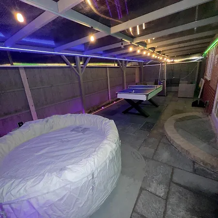 Luxxe House With Hot Tub And Pool Table * Uxbridge