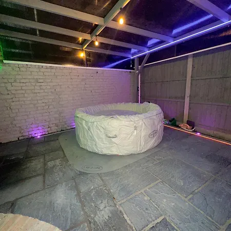 Apartment Luxxe House With Hot Tub And Pool Table *