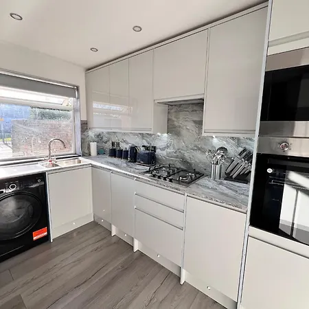 Luxxe House With Hot Tub And Pool Table Apartment Uxbridge
