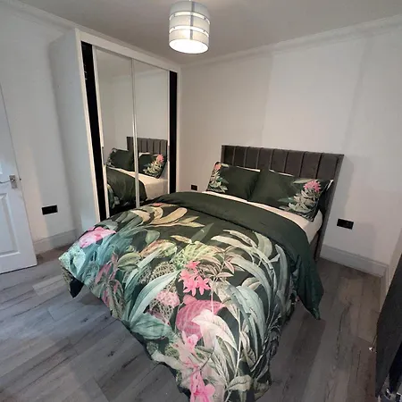 Luxxe House With Hot Tub And Pool Table Uxbridge