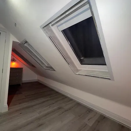 Luxxe House With Hot Tub And Pool Table * Uxbridge