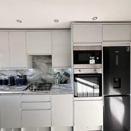 Luxxe House With Hot Tub And Pool Table Apartment