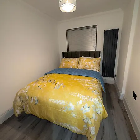 Luxxe House With Hot Tub And Pool Table Apartment Uxbridge