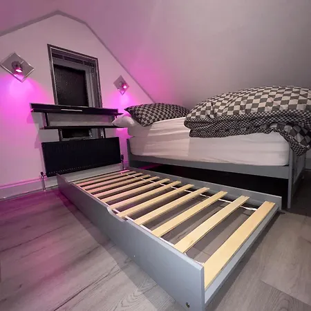 Luxxe House With Hot Tub And Pool Table Apartment
