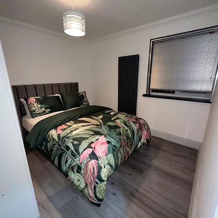 Luxxe House With Hot Tub And Pool Table Apartment Uxbridge