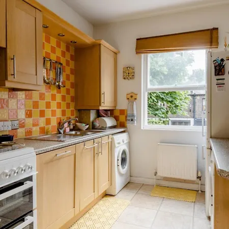 Homestay Spacious Double Bedroom In Kensington *