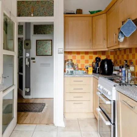 Homestay Spacious Double Bedroom In Kensington London