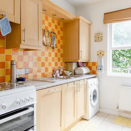 Homestay Spacious Double Bedroom In Kensington