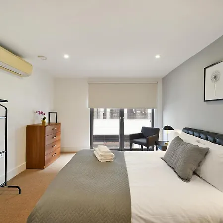 Modern In Bayswater Free Wifi & Aircon By Aparts Apartment