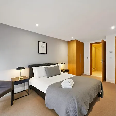 Modern In Bayswater Free Wifi & Aircon By Aparts Apartment *