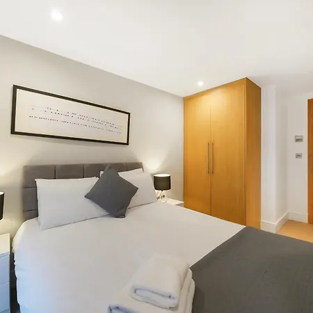 Modern In Bayswater Free Wifi & Aircon By Aparts Apartment *