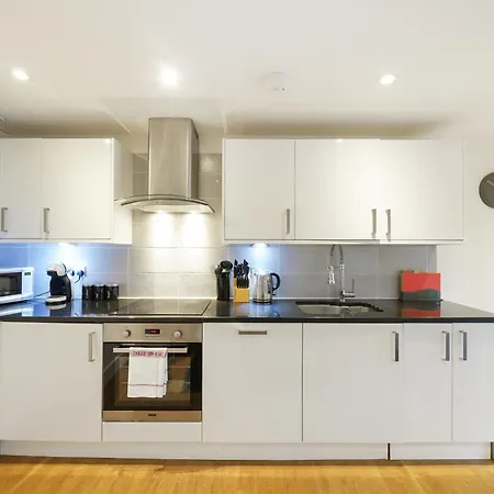 Modern In Bayswater Free Wifi & Aircon By Aparts Apartment