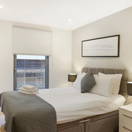 Modern In Bayswater Free Wifi & Aircon By Aparts Apartment *