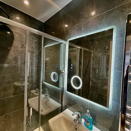 Luxury En-suite 6 Bedroom House - West London Greenford (Greater London)