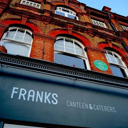 Luxe Minimalist 1-bed Flat : 7 Mins From Station London