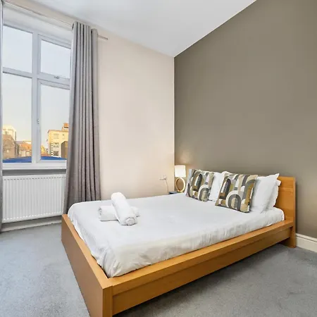 Paddington Modern Apartment