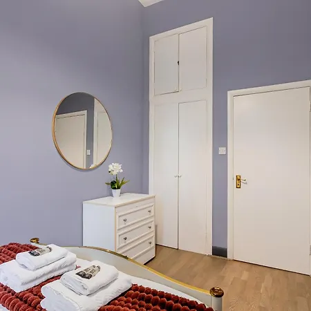 Couple's Getaway 1bdr Near Holland Park Apartment