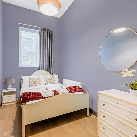 Couple's Getaway 1bdr Near Holland Park Apartment *