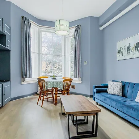 Couple's Getaway 1bdr Near Holland Park Apartment London