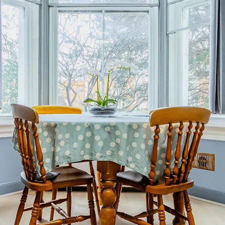 Couple's Getaway 1bdr Near Holland Park
