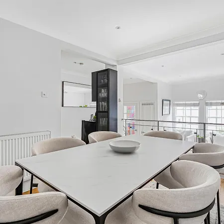 4 Bedroom House With Gym - Behind V&a Museum Holiday home London