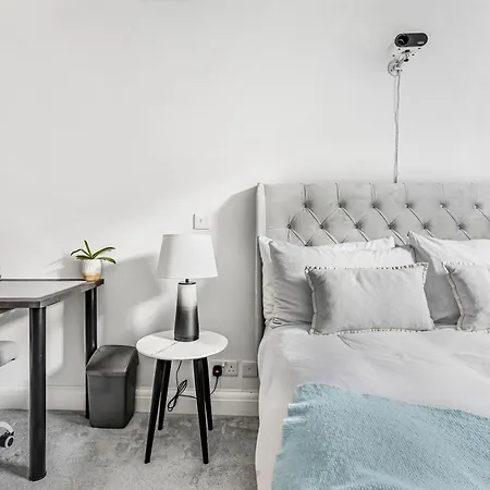 4 Bedroom House With Gym - Behind V&a Museum Holiday home