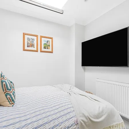 4 Bedroom House With Gym - Behind V&a Museum * London