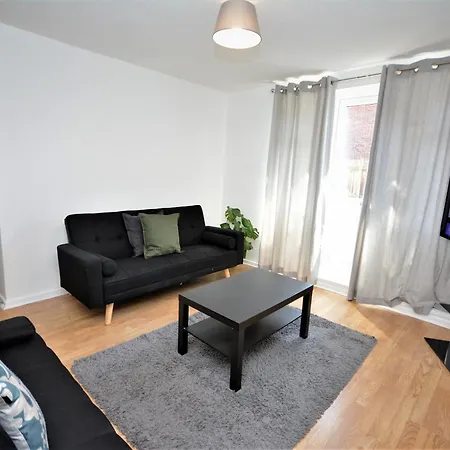 Holiday home 3 Bed House By White Hart Lane *