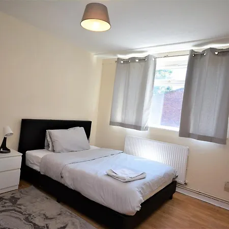 3 Bed House By White Hart Lane Edmonton