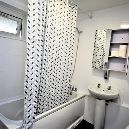 Holiday home 3 Bed House By White Hart Lane