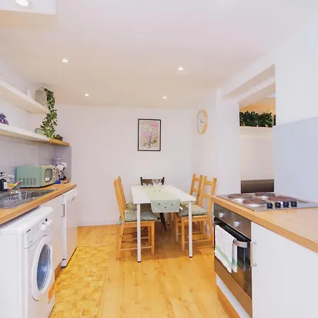 Charming 2 Bedrooms Flat For 6 In King's Cross London