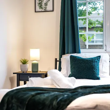 Wilkinsons Home-free Parking, Perfect For Contractors & Weekend Getaways, Near Airport & Excel Holiday home
