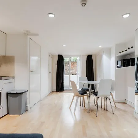 Fairhazel Gardens Apartment