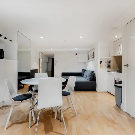 Fairhazel Gardens Apartment *