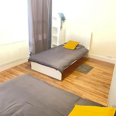 Nunhead 5mins Walk To Metro Hostel *