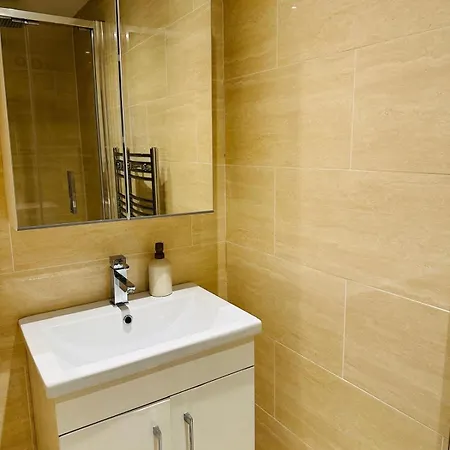 Westferry Deluxe Penthouse Apartment *