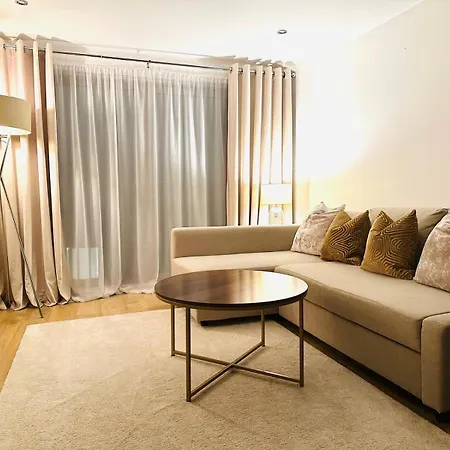 Apartment Westferry Deluxe Penthouse London