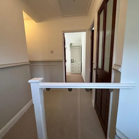 Holiday home Cosy 4 Bedroom House With Secure Parking