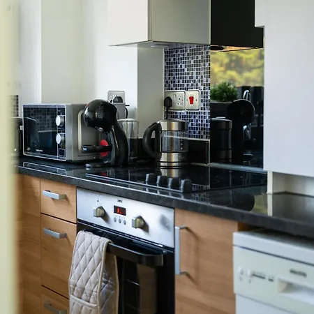 Stylish 2br 2ba Colindale With Balcony Apartment *