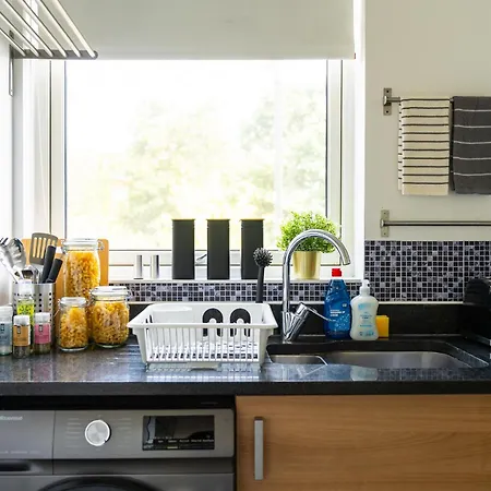 Stylish 2br 2ba Colindale With Balcony * Edgware