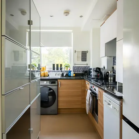 Stylish 2br 2ba Colindale With Balcony * Edgware