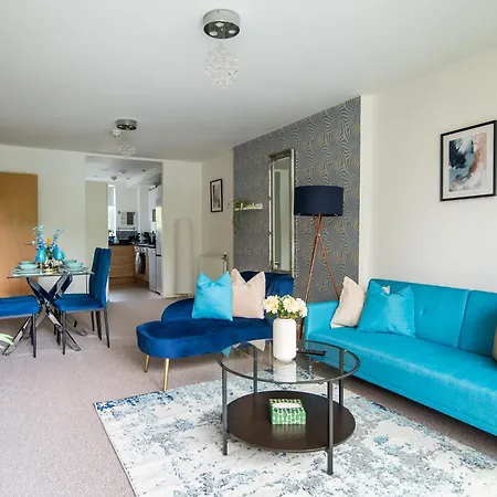 Stylish 2br 2ba Colindale With Balcony *
