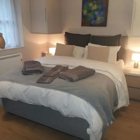Modern Flat On Regent's Canal Apartment London