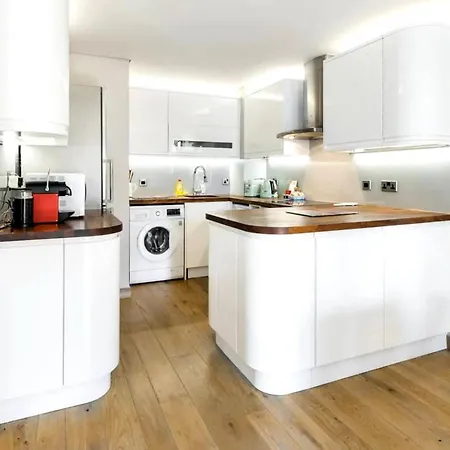 Modern Flat On Regent's Canal
