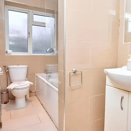 3 Bed With Parking In Maida Vale Apartment London