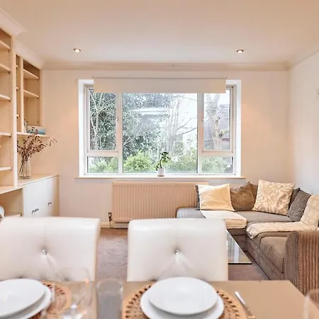 3 Bed With Parking In Maida Vale Apartment London