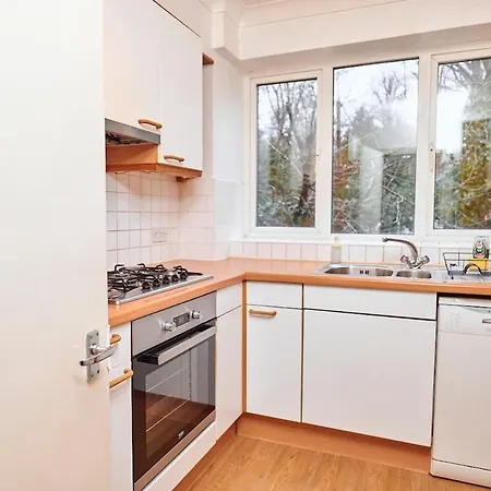 3 Bed With Parking In Maida Vale Apartment
