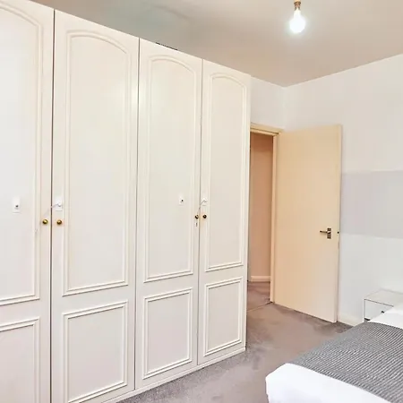 3 Bed With Parking In Maida Vale